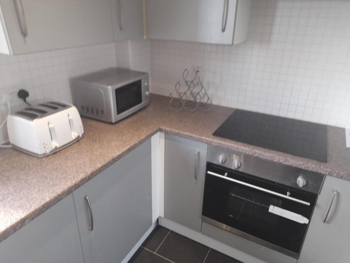 Penthouse Apartment Free Wi-Fi & Parking Occasional Bed Available سوليهال المظهر الخارجي الصورة