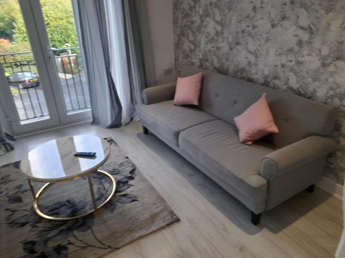 Penthouse Apartment Free Wi-Fi & Parking Occasional Bed Available سوليهال المظهر الخارجي الصورة