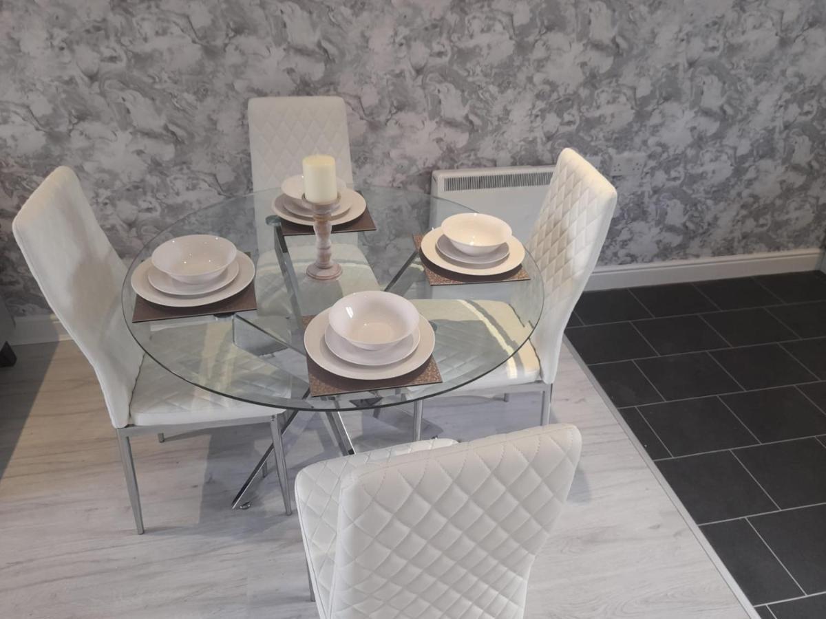 Penthouse Apartment Free Wi-Fi & Parking Occasional Bed Available سوليهال المظهر الخارجي الصورة